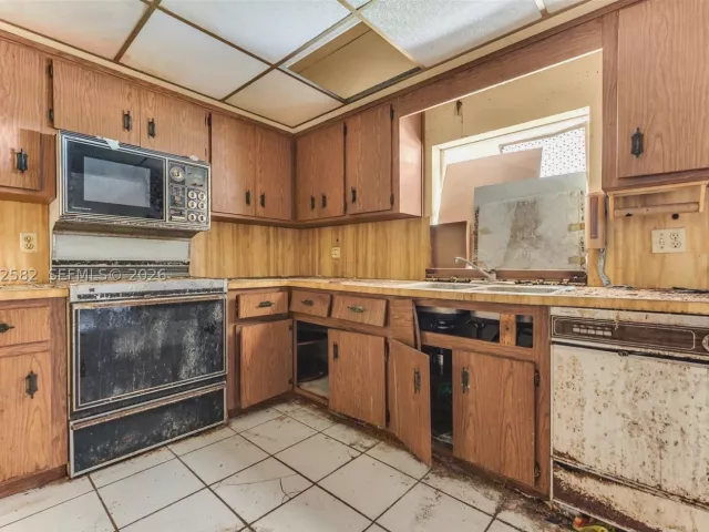 3-bedroom home for sale in Miami - 22775 SW 182nd Ave - MondialRealty