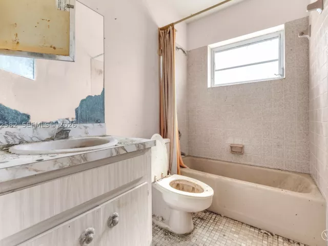 3-bedroom home for sale in Miami - 22775 SW 182nd Ave - MondialRealty