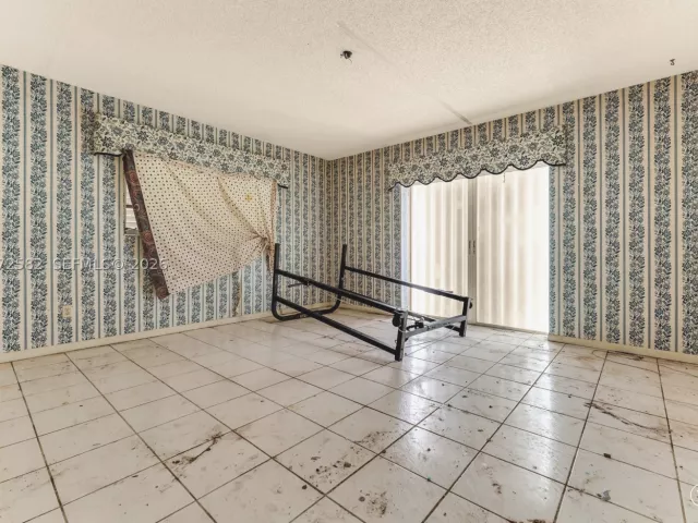 3-bedroom home for sale in Miami - 22775 SW 182nd Ave - MondialRealty