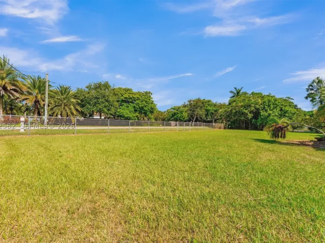 3-bedroom home for sale in Miami - 22775 SW 182nd Ave - MondialRealty