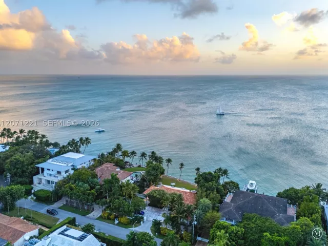 5-bedroom home for sale in Key Biscayne - 520 S Mashta Dr - MondialRealty