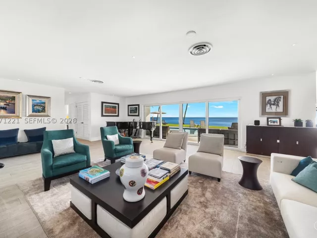 5-bedroom home for sale in Key Biscayne - 520 S Mashta Dr - MondialRealty