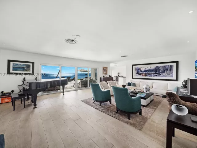 5-bedroom home for sale in Key Biscayne - 520 S Mashta Dr - MondialRealty