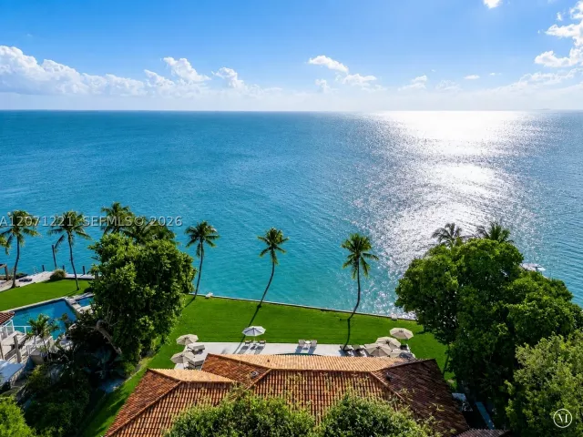 5-bedroom home for sale in Key Biscayne - 520 S Mashta Dr - MondialRealty