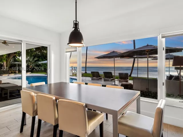 5-bedroom home for sale in Key Biscayne - 520 S Mashta Dr - MondialRealty