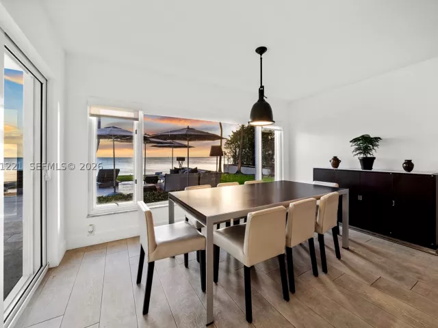 5-bedroom home for sale in Key Biscayne - 520 S Mashta Dr - MondialRealty
