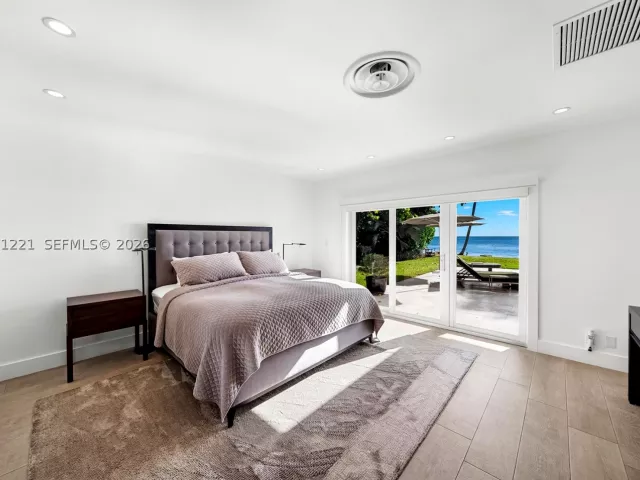 5-bedroom home for sale in Key Biscayne - 520 S Mashta Dr - MondialRealty