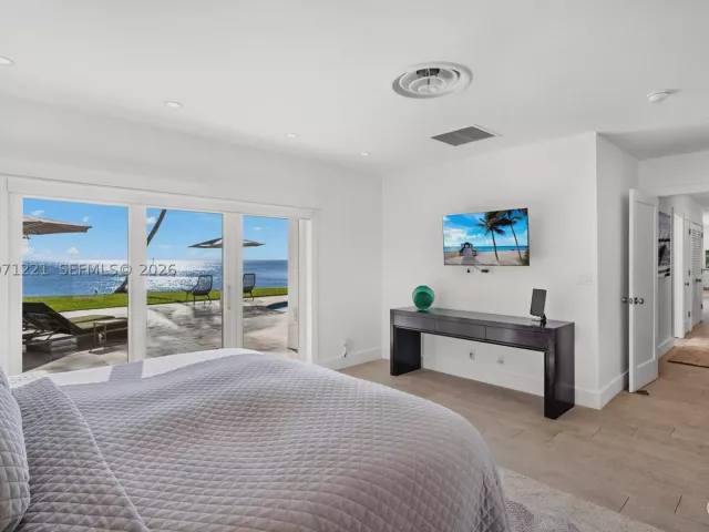 5-bedroom home for sale in Key Biscayne - 520 S Mashta Dr - MondialRealty