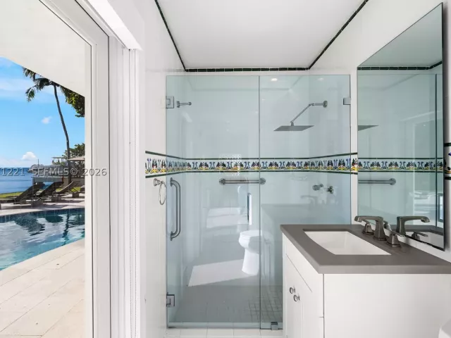 5-bedroom home for sale in Key Biscayne - 520 S Mashta Dr - MondialRealty