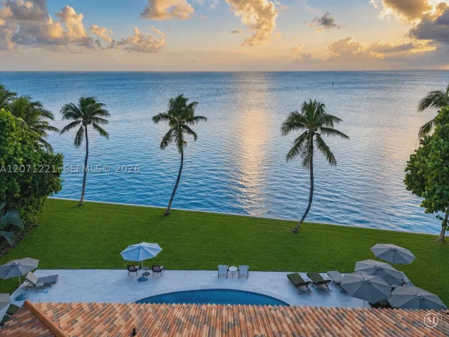 5-bedroom home for sale in Key Biscayne - 520 S Mashta Dr - MondialRealty