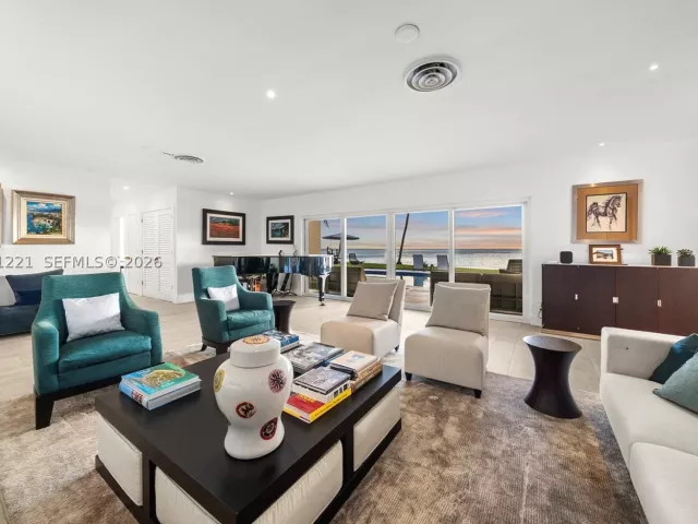 5-bedroom home for sale in Key Biscayne - 520 S Mashta Dr - MondialRealty