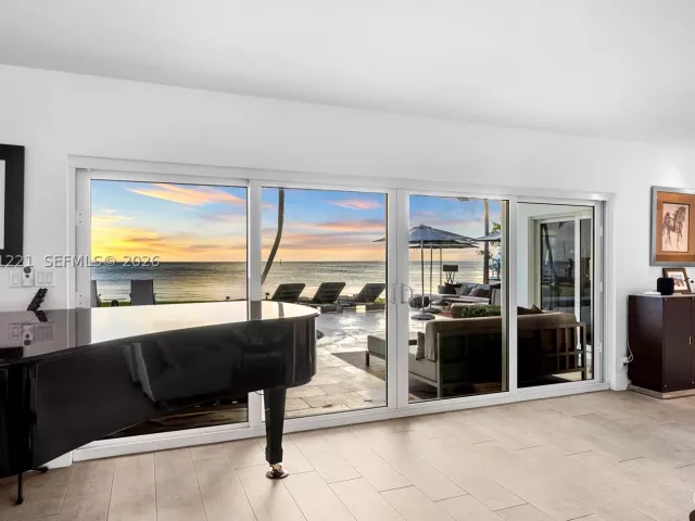 5-bedroom home for sale in Key Biscayne - 520 S Mashta Dr - MondialRealty