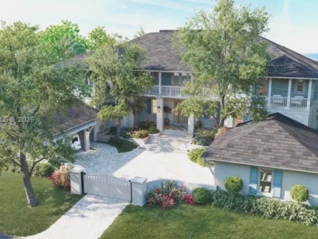5-bedroom home for sale in Key Biscayne - 520 S Mashta Dr - MondialRealty