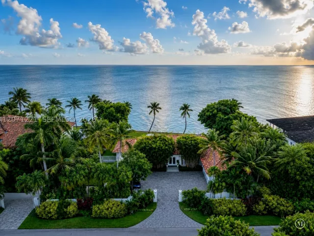 5-bedroom home for sale in Key Biscayne - 520 S Mashta Dr - MondialRealty