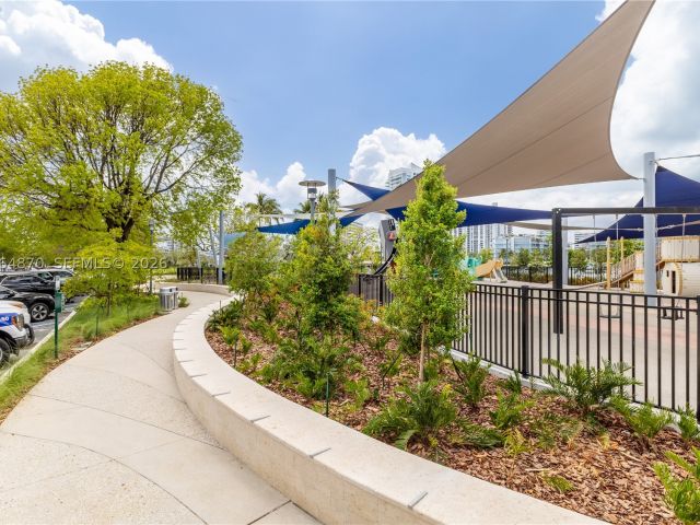 3-bedroom condo for sale in Miami Beach - 1900 Sunset Harbour Dr 2008 - MondialRealty