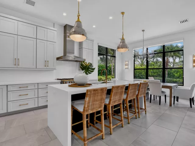 4-bedroom home for sale in Delray Beach - 512 LAKE Drive - MondialRealty