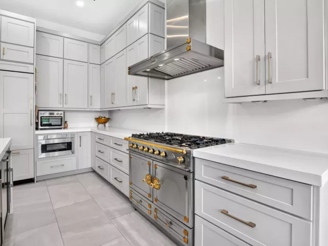 4-bedroom home for sale in Delray Beach - 512 LAKE Drive - MondialRealty