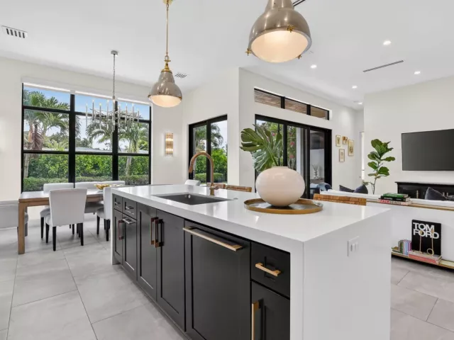 4-bedroom home for sale in Delray Beach - 512 LAKE Drive - MondialRealty