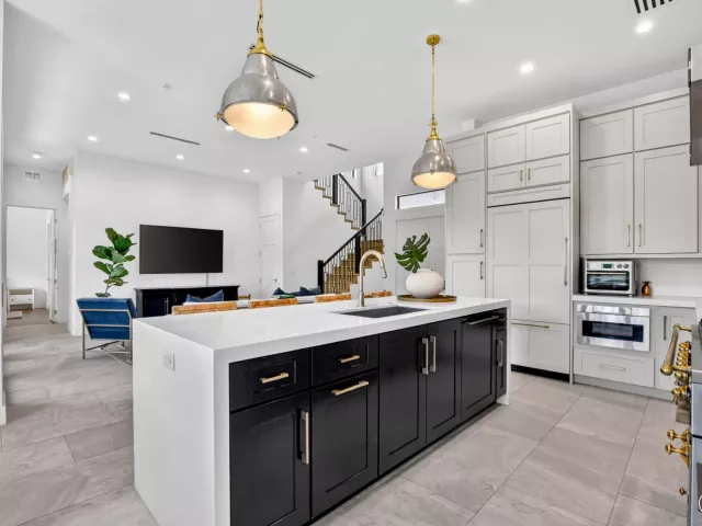 4-bedroom home for sale in Delray Beach - 512 LAKE Drive - MondialRealty