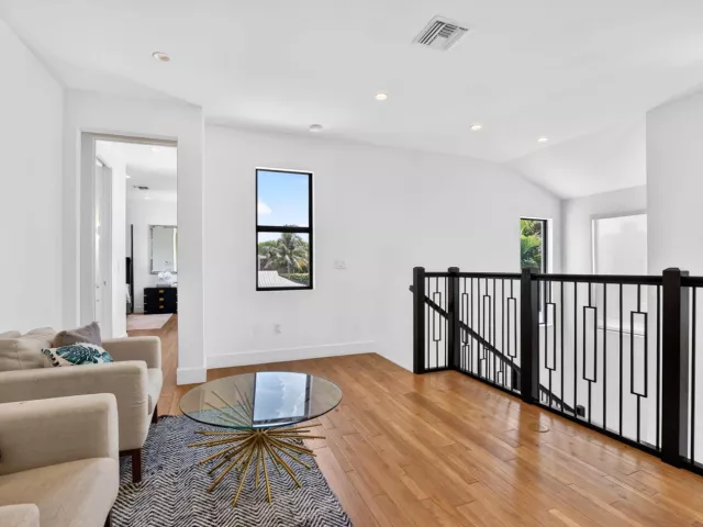 4-bedroom home for sale in Delray Beach - 512 LAKE Drive - MondialRealty