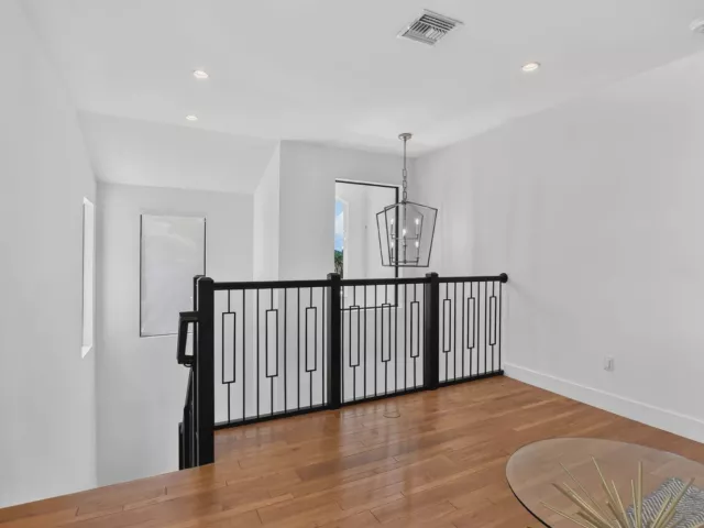 4-bedroom home for sale in Delray Beach - 512 LAKE Drive - MondialRealty