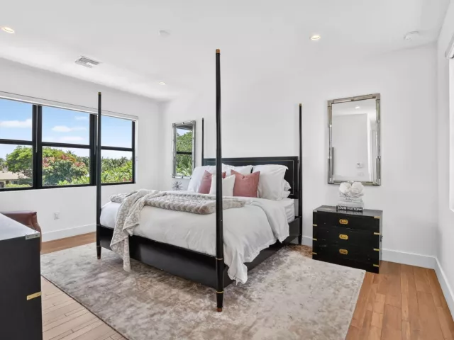 4-bedroom home for sale in Delray Beach - 512 LAKE Drive - MondialRealty