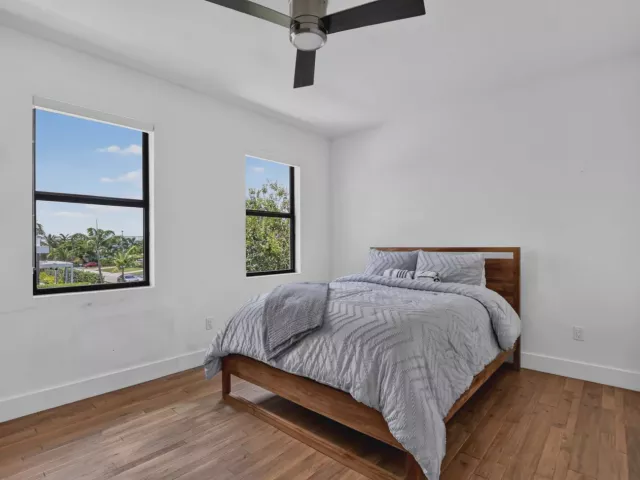 4-bedroom home for sale in Delray Beach - 512 LAKE Drive - MondialRealty