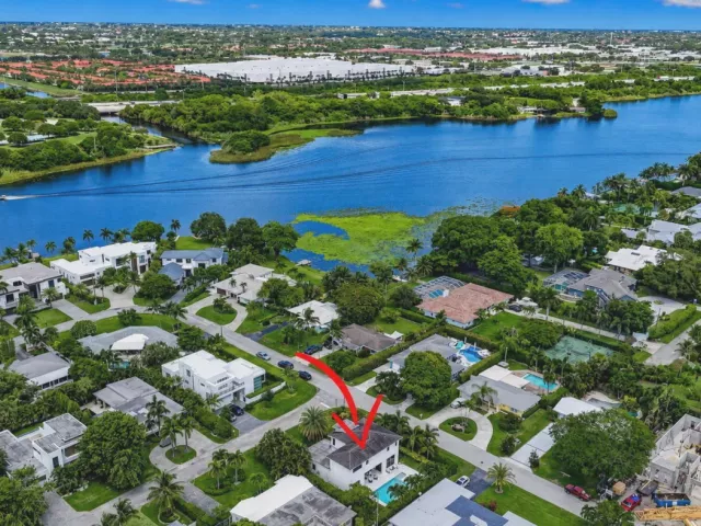 4-bedroom home for sale in Delray Beach - 512 LAKE Drive - MondialRealty