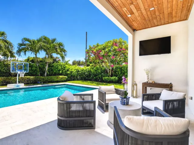 4-bedroom home for sale in Delray Beach - 512 LAKE Drive - MondialRealty
