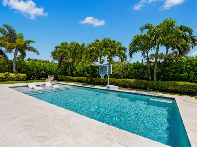 4-bedroom home for sale in Delray Beach - 512 LAKE Drive - MondialRealty