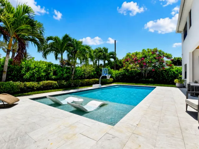 4-bedroom home for sale in Delray Beach - 512 LAKE Drive - MondialRealty