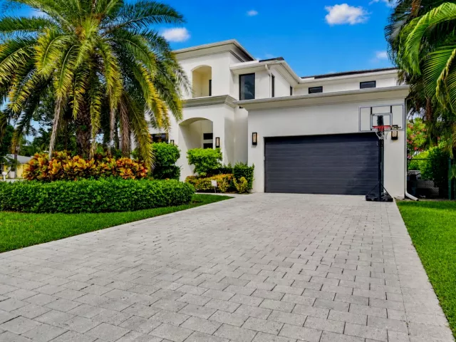 4-bedroom home for sale in Delray Beach - 512 LAKE Drive - MondialRealty