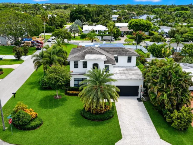 4-bedroom home for sale in Delray Beach - 512 LAKE Drive - MondialRealty