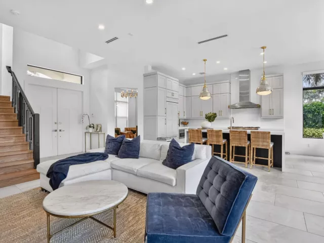 4-bedroom home for sale in Delray Beach - 512 LAKE Drive - MondialRealty