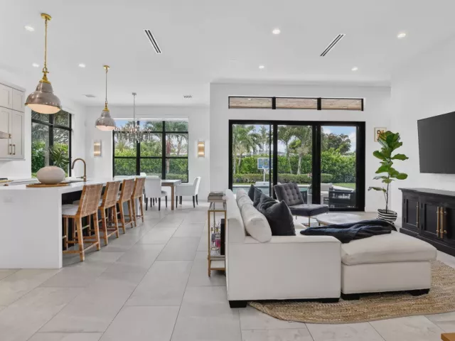 4-bedroom home for sale in Delray Beach - 512 LAKE Drive - MondialRealty