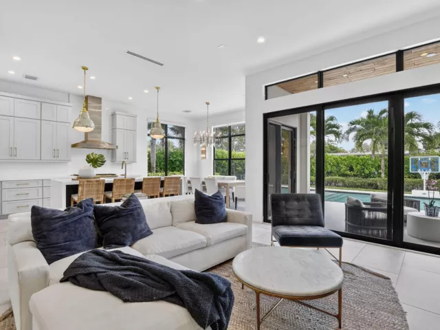 4-bedroom home for sale in Delray Beach - 512 LAKE Drive - MondialRealty