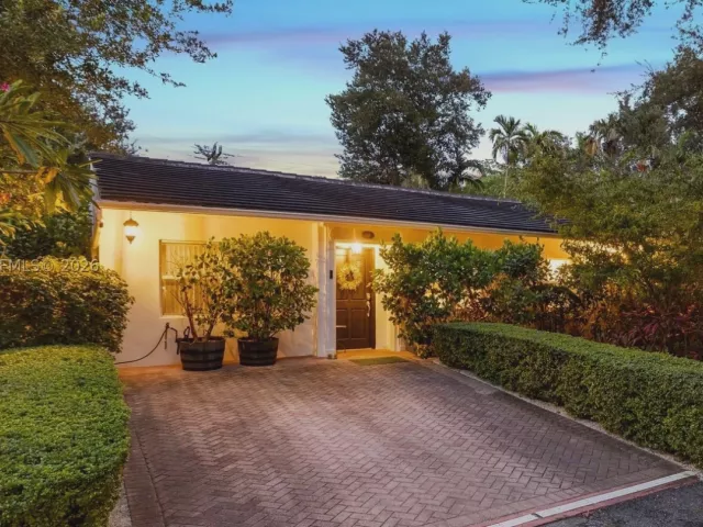 3-bedroom home for sale in Coral Gables - 815 Monterey St - MondialRealty