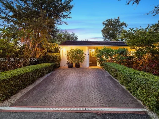 3-bedroom home for sale in Coral Gables - 815 Monterey St - MondialRealty