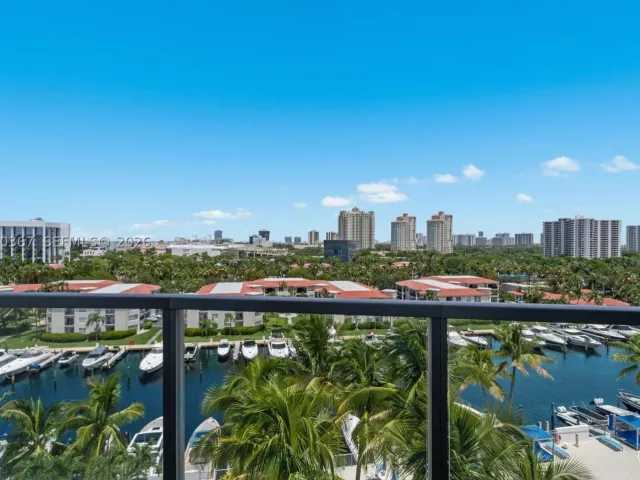 3-bedroom condo for rent in Aventura - 3029 NE 188th St 818 - MondialRealty