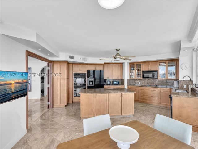 3-bedroom condo for sale in Aventura - 20185 E Country Club Dr 2101 - MondialRealty