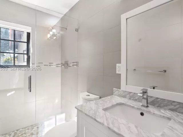 4-bedroom home for rent in Coral Gables - 519 Alhambra Cir - MondialRealty