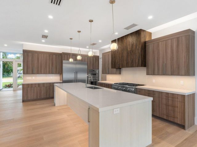 4-bedroom home for rent in Delray Beach - 735 SE 4TH Avenue - MondialRealty