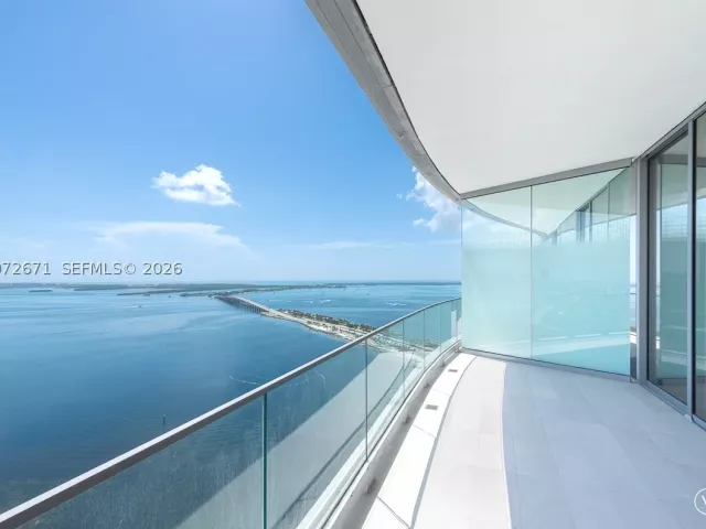 3-bedroom condo for rent in Miami - 175 SE 25th Rd 3504 - MondialRealty