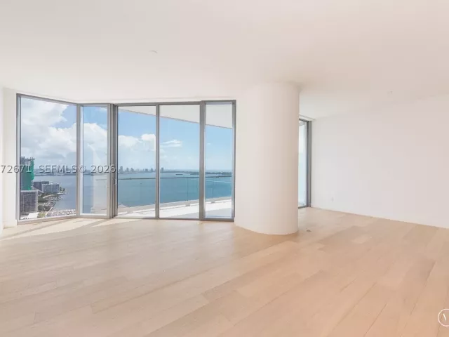 3-bedroom condo for rent in Miami - 175 SE 25th Rd 3504 - MondialRealty