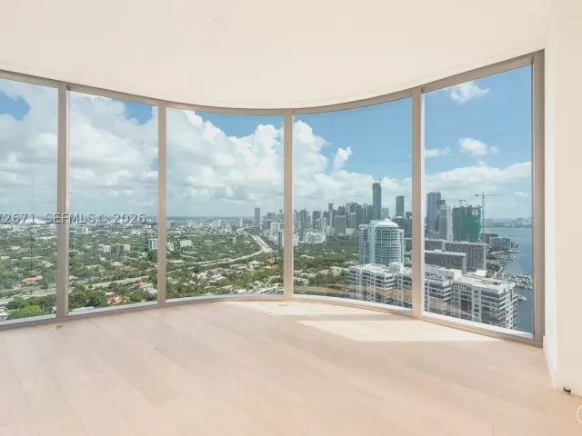 3-bedroom condo for rent in Miami - 175 SE 25th Rd 3504 - MondialRealty