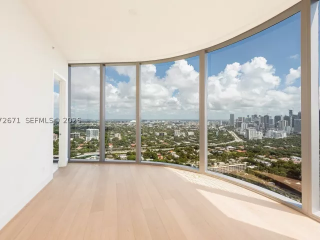 3-bedroom condo for rent in Miami - 175 SE 25th Rd 3504 - MondialRealty