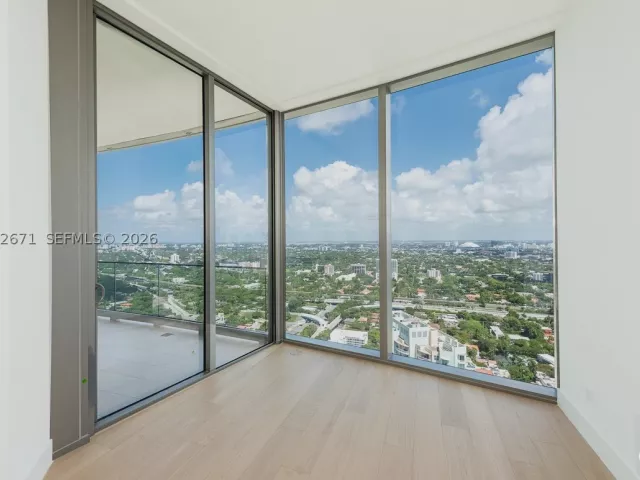 3-bedroom condo for rent in Miami - 175 SE 25th Rd 3504 - MondialRealty