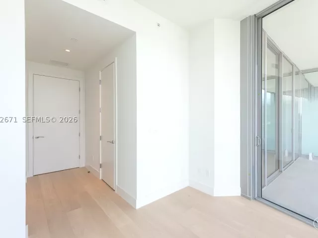 3-bedroom condo for rent in Miami - 175 SE 25th Rd 3504 - MondialRealty