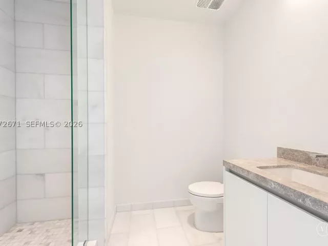3-bedroom condo for rent in Miami - 175 SE 25th Rd 3504 - MondialRealty