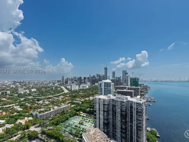 3-bedroom condo for rent in Miami - 175 SE 25th Rd 3504 - MondialRealty